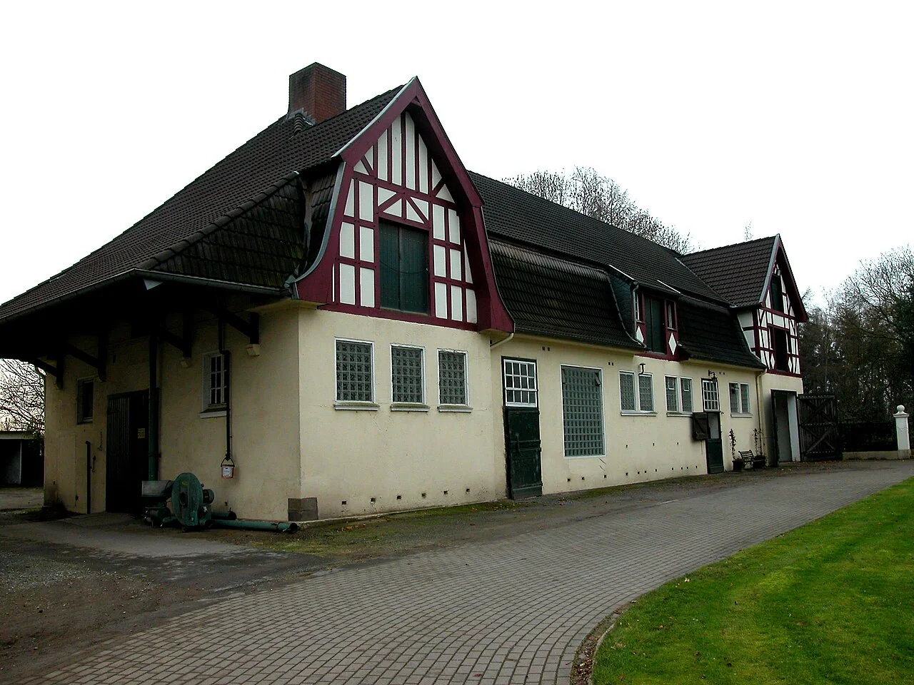 Historisches Landanwesen mit Wirtschaftsgebäuden